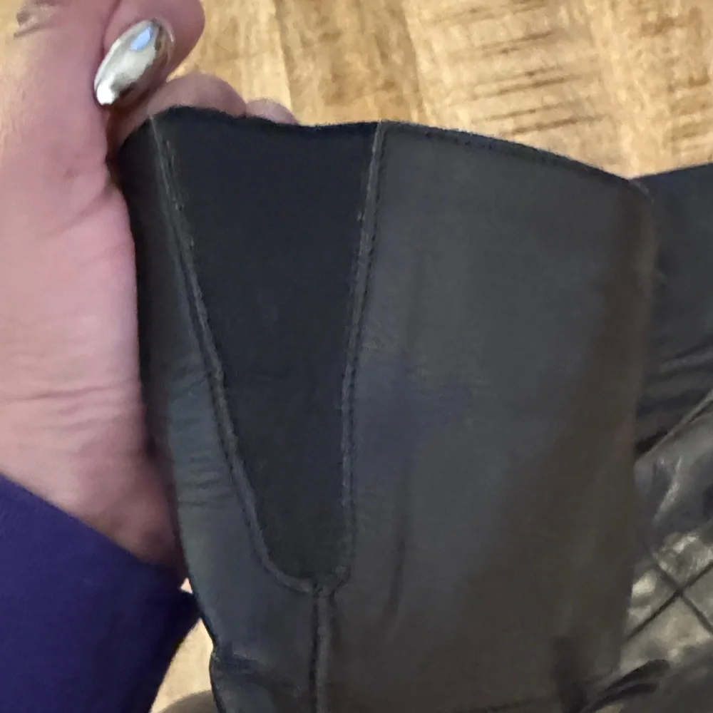 100% genuine Black Leather Knee-High Boots EUC INSIDE Zipper